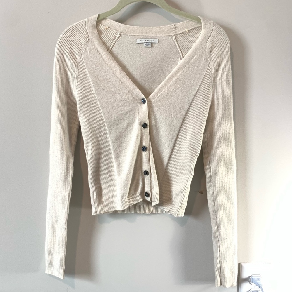 American Eagle Cream Button Up Sweater Cardigan | Cropped | Fitted